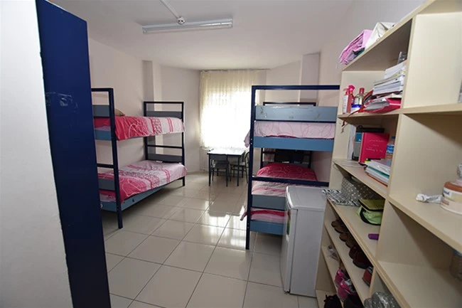 kyk-avcilar-yurdu-kiz