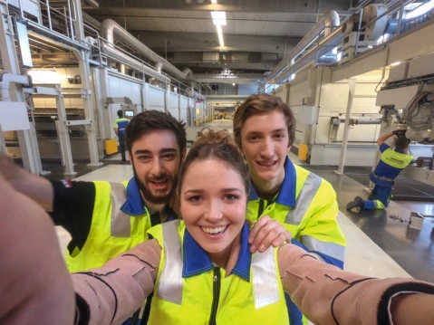 39b99801-f3dd-419d-809d-2f6d05a7a112-1